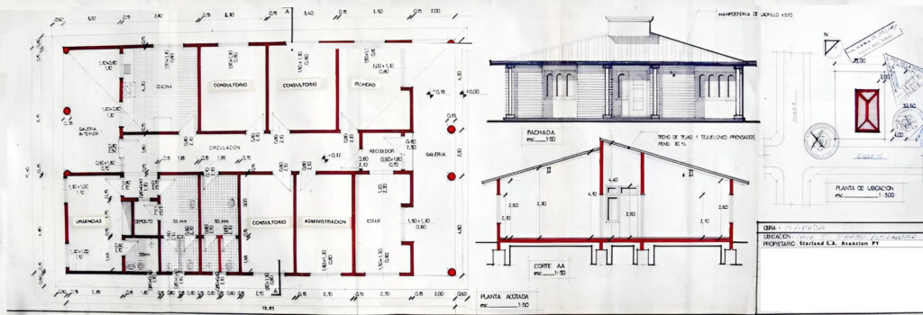 Steinhaus auf dem Grundstück